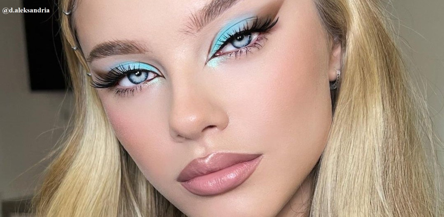 Make A Statement This December With These Swoon-Worthy Makeup Ideas (3)