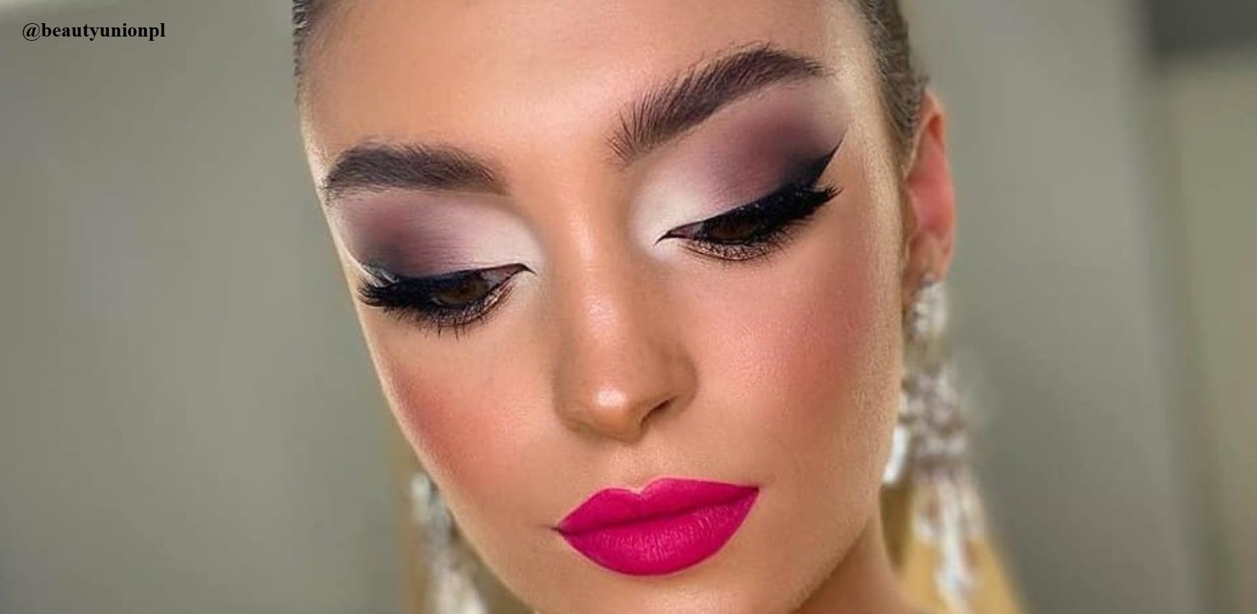 Neon Lips Is The Super Glamorous Trend That Every Girl Should Try.f
