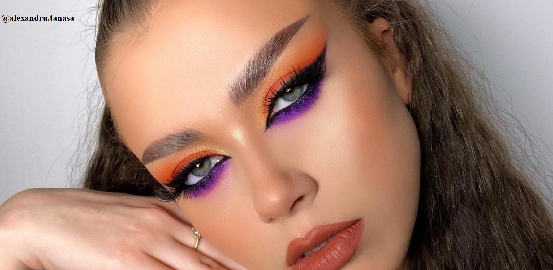 Multi-Chrome Eyeshadow Inspirations To Try For The New Season
