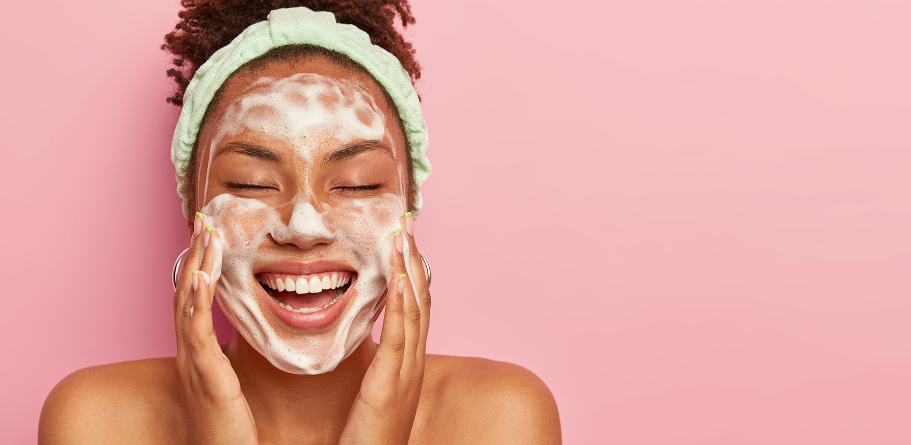 popular-alternatives-to-retinol-skincare-woman-washing-her-face