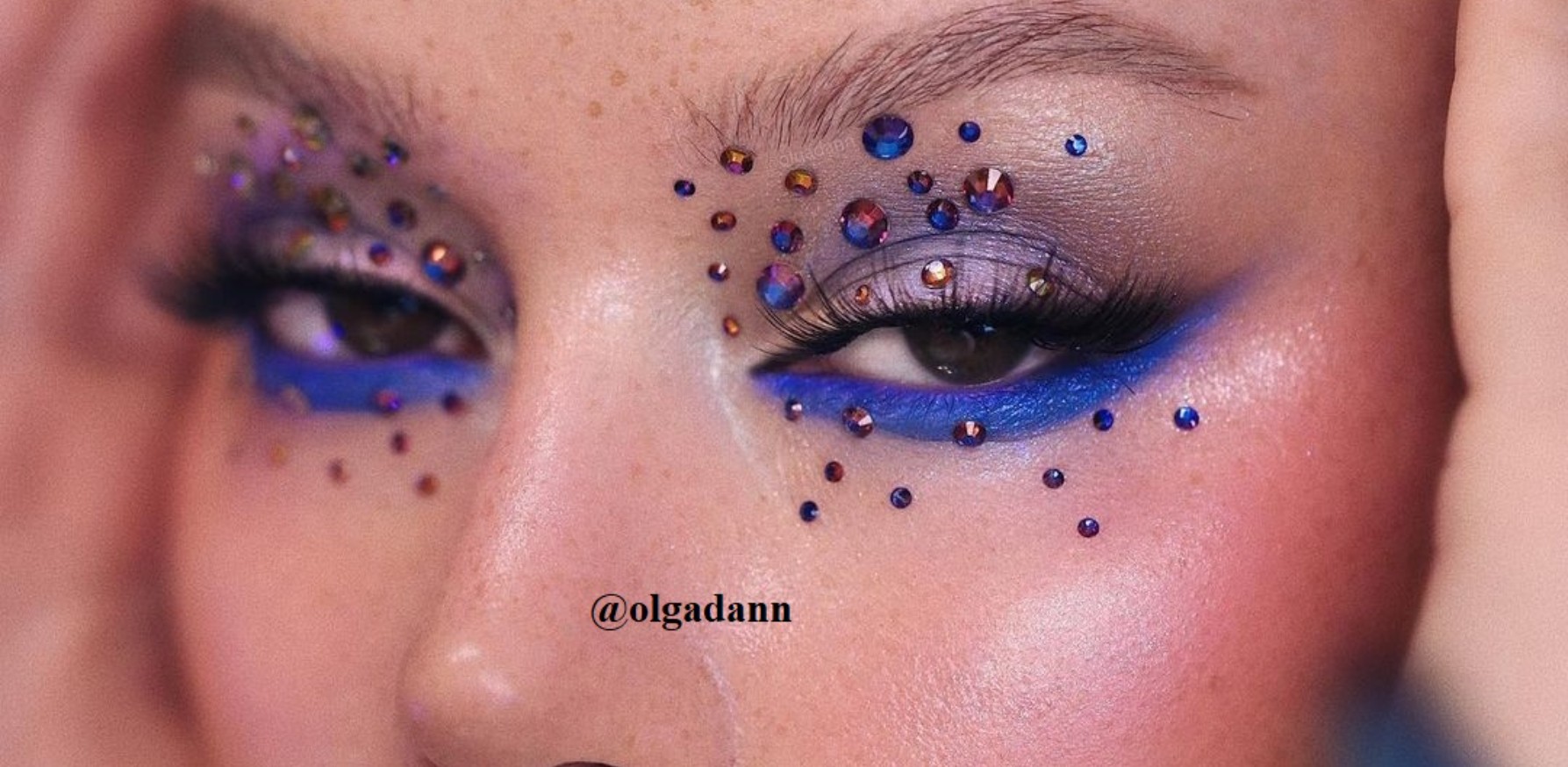 Blue Makeup Looks That Will Surely Earn You Great Compliments