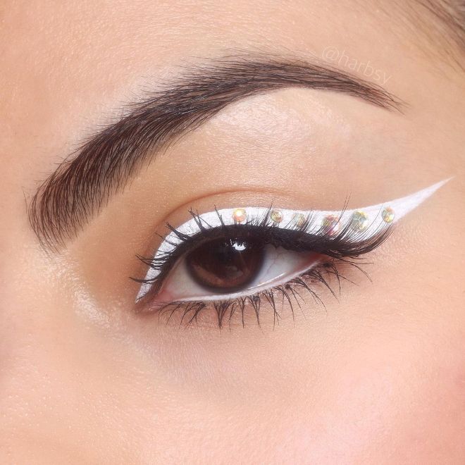 White Eyeliner With Epic Makeup Looks Will Take Your Breath Away