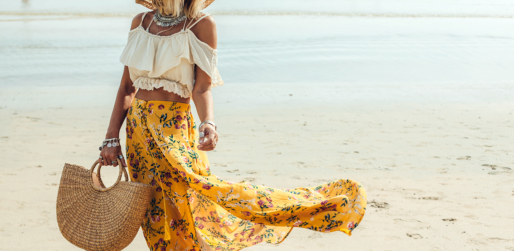 how-to-style-a-maxi-skirt-fashionable-woman-on-the-beach-in-maxi-skirt