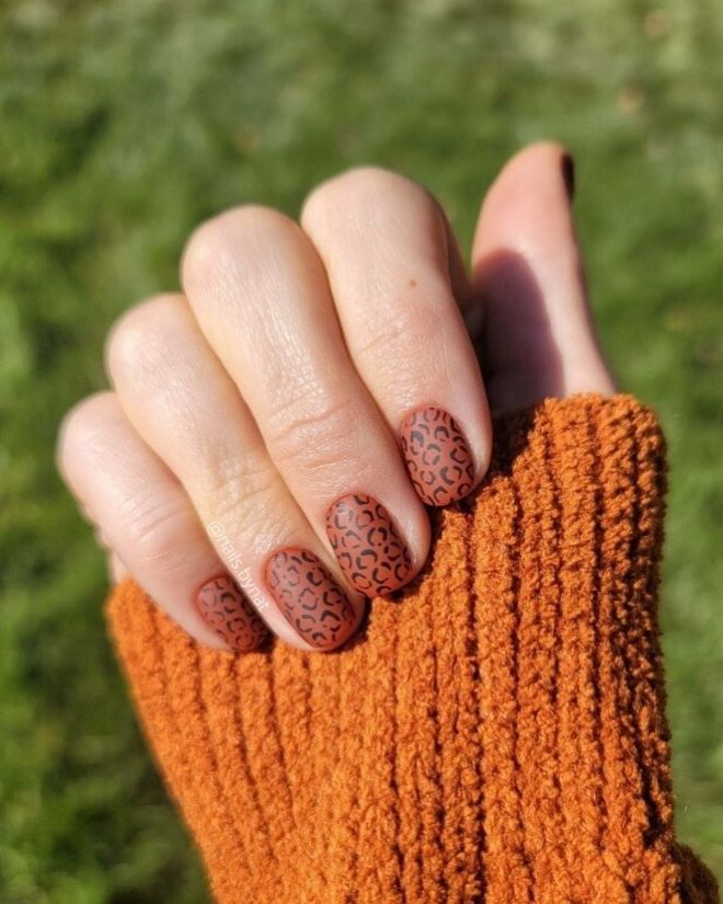 7 Fall Manicures That Will Reinvent Your Thanksgiving Look