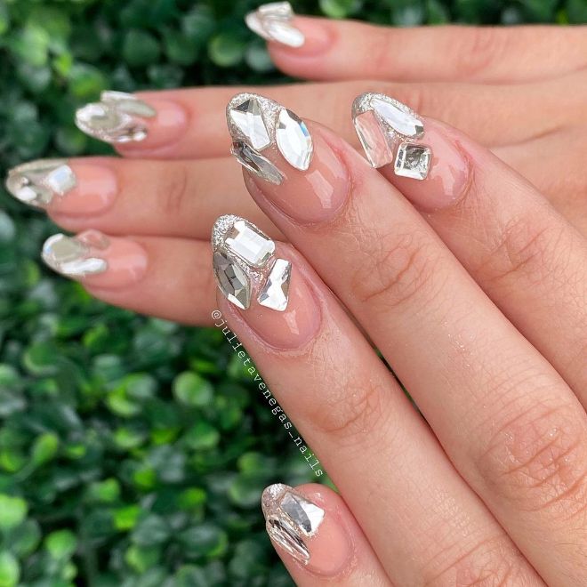 Add A Twist To Your Pretty Almond Nails With These Classy Winter Manicures