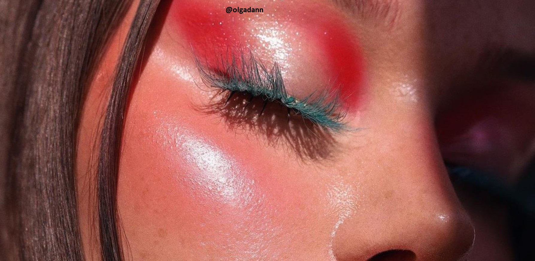 Colorful Mascara Is The Coolest Holiday Trend Ever