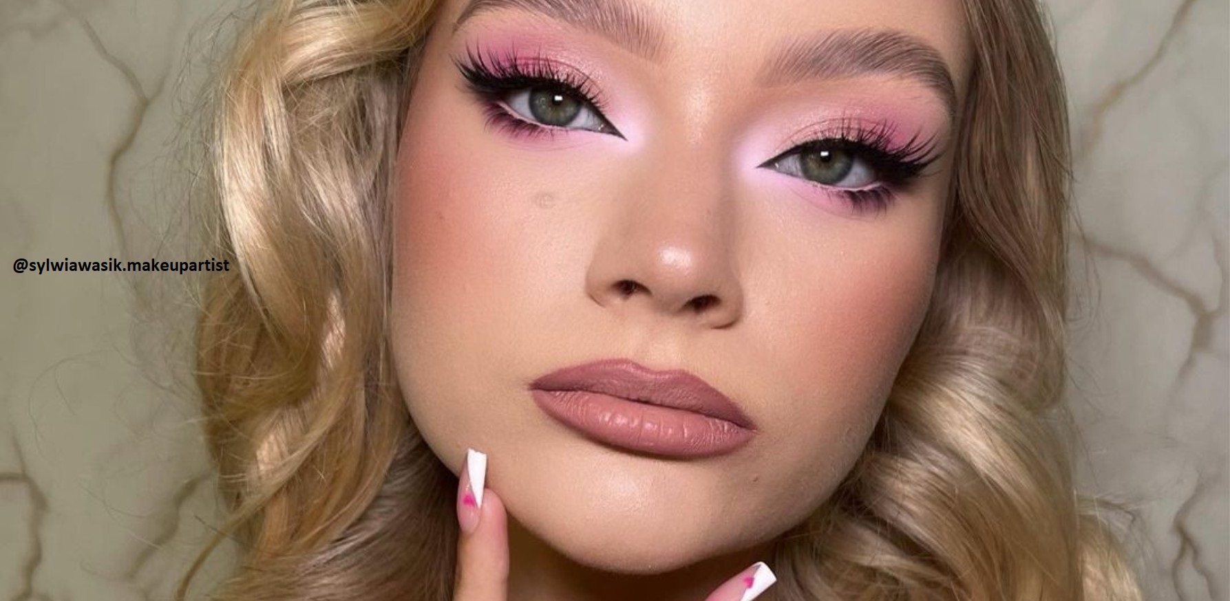 Baby Pink Makeup Will Give You An Extra Natural Look