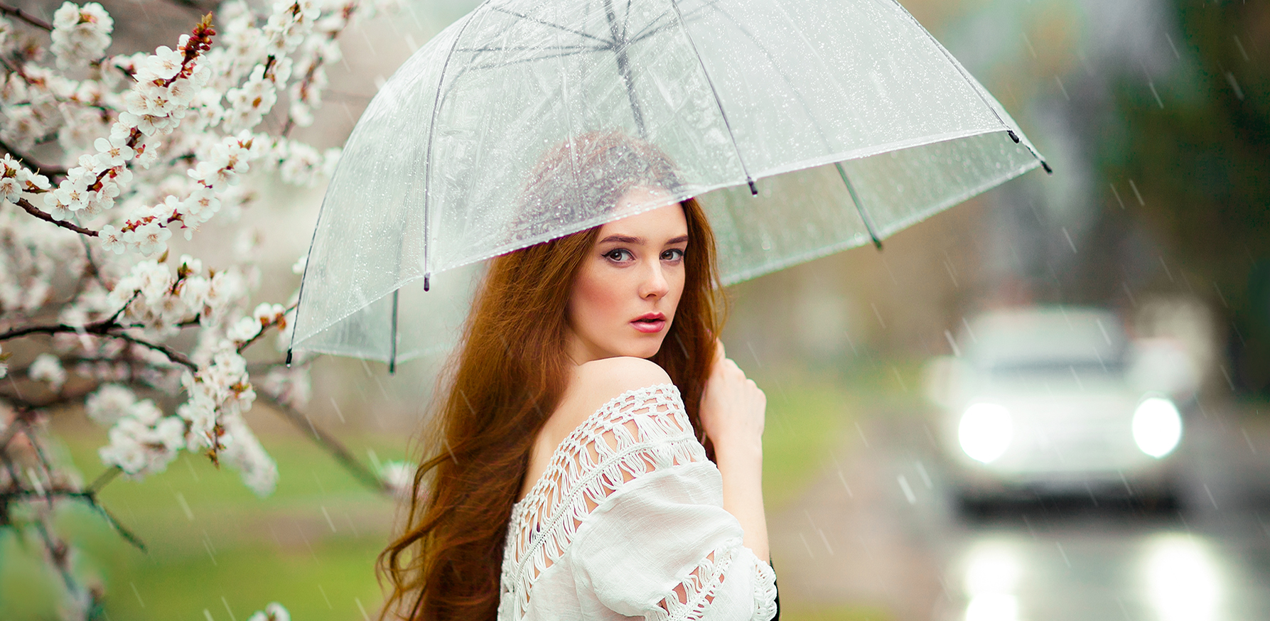 rainy-day-outfits-for-spring-woman-in-the-rain-holiday-umbrella-fashion-rain