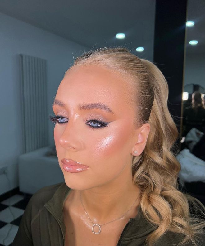 Embrace the Glam looks By Wearing Face Highlighter
